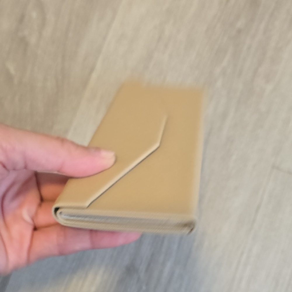 Elegant Tan Foldable Glasses Case - Picture 8 of 10